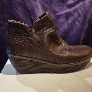 Skechers 8.5 Dark Brown Soft Leather Wedge Booties